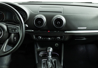 Подержанный автомобиль Audi A3 Sedan 2018 года (14 фото)