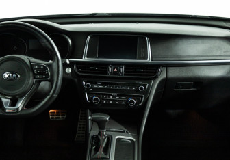 Подержанный автомобиль Kia Optima Sedan 2017 года (14 фото)