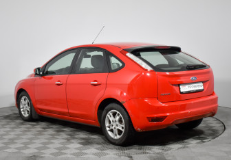 Подержанный автомобиль Ford Focus Hatchback 2010 года (7 фото)