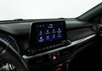 Подержанный автомобиль Kia K3 Hatchback 2019 года (16 фото)