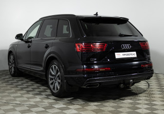 Подержанный автомобиль Audi Q7 2019 года (7 фото)