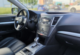 Подержанный автомобиль Subaru Outback Wagon 2010 года (16 фото)
