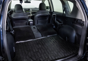 Подержанный автомобиль Toyota RAV4 2012 года (22 фото)