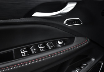 Подержанный автомобиль Geely Tugella 2023 года (17 фото)