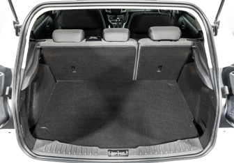 Подержанный автомобиль Ford Focus Hatchback 2012 года (16 фото)