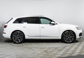 Подержанный автомобиль Audi Q7 2018 года (4 фото)