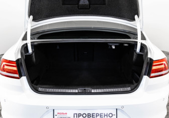 Подержанный автомобиль Volkswagen Passat Sedan 2016 года (33 фото)