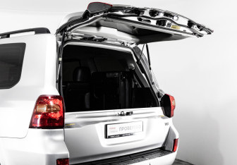 Подержанный автомобиль Toyota Land Cruiser Suv 2012 года (29 фото)