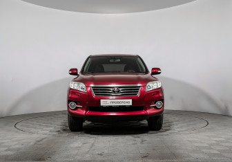 Подержанный автомобиль Toyota RAV4 2010 года (2 фото)