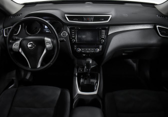 Подержанный автомобиль Nissan X-Trail 2017 года (13 фото)