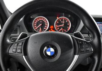 Подержанный автомобиль BMW X6 2011 года (17 фото)