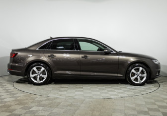 Подержанный автомобиль Audi A4 Sedan 2019 года (4 фото)