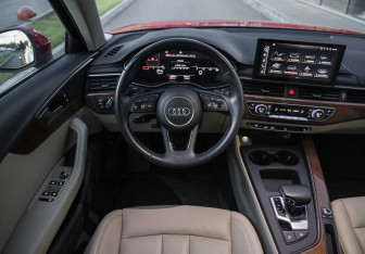 Подержанный автомобиль Audi A4 Sedan 2020 года (13 фото)