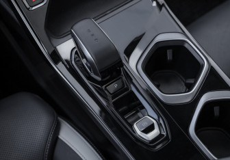 Подержанный автомобиль Geely Atlas 2024 года (24 фото)