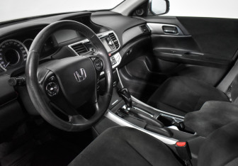 Подержанный автомобиль Honda Accord Sedan 2013 года (9 фото)