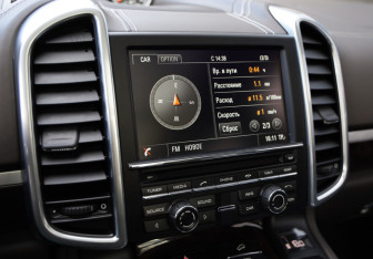 Подержанный автомобиль Porsche Cayenne 2015 года (16 фото)