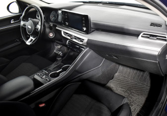 Подержанный автомобиль Kia K5 2021 года (12 фото)
