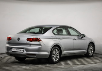 Подержанный автомобиль Volkswagen Passat Sedan 2015 года (5 фото)
