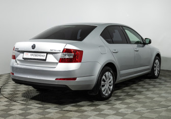 Подержанный автомобиль Skoda Octavia Liftback 2016 года (5 фото)