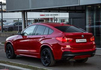 Подержанный автомобиль BMW X4 2016 года (7 фото)