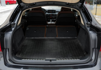 Подержанный автомобиль BMW X6 2017 года (37 фото)