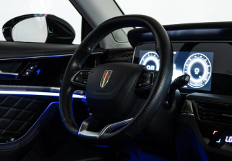 Подержанный автомобиль Hongqi HS5 2021 года (33 фото)