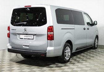 Подержанный автомобиль Peugeot Traveller 2021 года (5 фото)