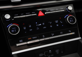 Подержанный автомобиль Hyundai Santa Fe 2023 года (19 фото)