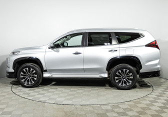 Подержанный автомобиль Mitsubishi Pajero Sport 2021 года (8 фото)