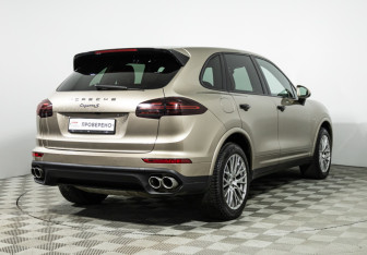 Подержанный автомобиль Porsche Cayenne 2016 года (5 фото)