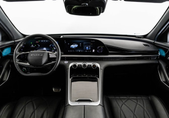 Подержанный автомобиль Exeed RX 2023 года (12 фото)