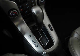 Подержанный автомобиль Chevrolet Cruze Hatchback 2012 года (15 фото)