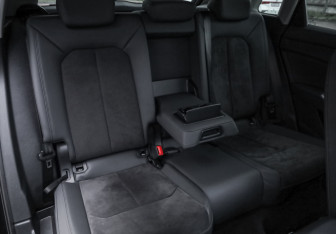 Подержанный автомобиль Audi Q3 2019 года (27 фото)