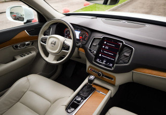 Подержанный автомобиль Volvo XC90 2022 года (9 фото)