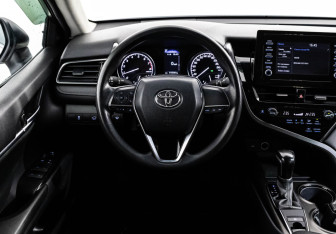 Подержанный автомобиль Toyota Camry Sedan 2021 года (11 фото)