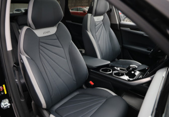 Подержанный автомобиль Geely Atlas 2024 года (29 фото)