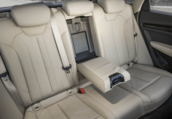 Подержанный автомобиль Audi Q5 2019 года (32 фото)