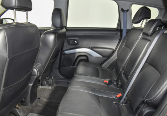 Подержанный автомобиль Mitsubishi Outlander 2011 года (11 фото)