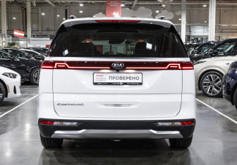 Подержанный автомобиль Kia Carnival 2021 года (11 фото)