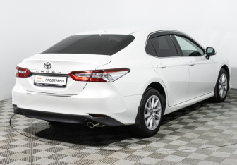 Подержанный автомобиль Toyota Camry Sedan 2022 года (5 фото)
