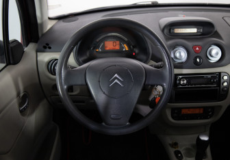 Подержанный автомобиль Citroen C3 Hatchback 2003 года (10 фото)