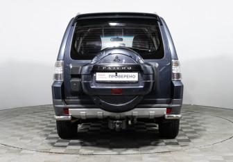 Подержанный автомобиль Mitsubishi Pajero 2008 года (6 фото)