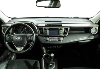 Подержанный автомобиль Toyota RAV4 2014 года (13 фото)