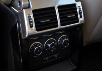 Подержанный автомобиль Land Rover Range Rover 2012 года (25 фото)