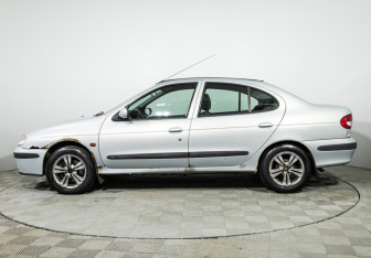 Подержанный автомобиль Renault Megane Sedan 2003 года (8 фото)