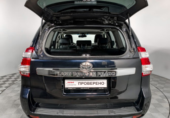 Подержанный автомобиль Toyota Land Cruiser Prado 2015 года (25 фото)