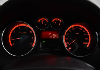 Подержанный автомобиль Peugeot 308 Hatchback 2011 года (17 фото)