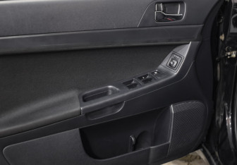Подержанный автомобиль Mitsubishi Lancer Sedan 2008 года (15 фото)