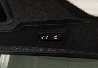 Подержанный автомобиль BMW X5 2014 года (27 фото)