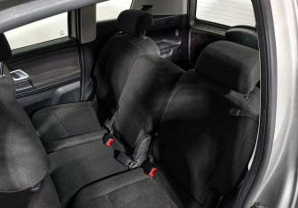 Подержанный автомобиль Skoda Roomster 2008 года (13 фото)